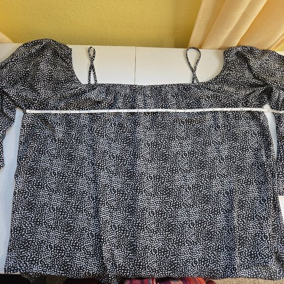 630-8 Vince Camuto Flowy cold shoulder abstract Black/Blue/White top Size XL - Picture 6 of 9